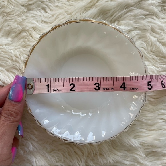 Anchor Hocking Fire King Vintage Milk Glass Swirl Bowls Gold Trim Set of 3 - Picture 10 of 10